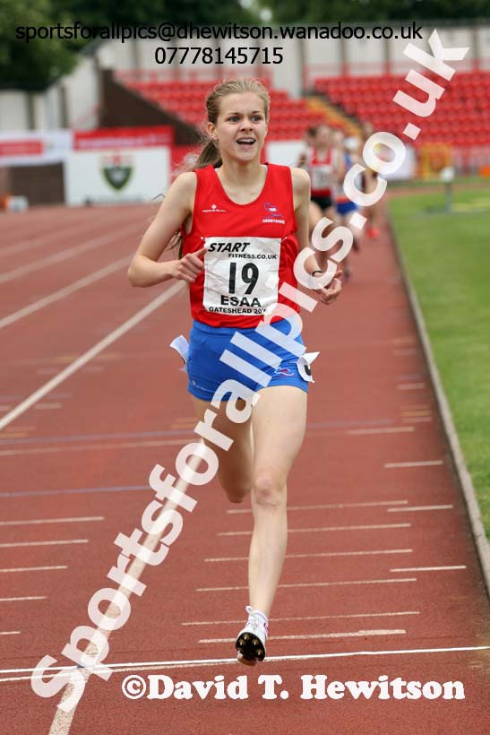 Junior girls 800 metres, 2015 English Schools Track and Field Champs., Gateshead Stadium. Photo: David T. Hewitson/Sports for All Pics